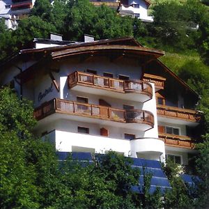 B&B HOTEL CENTRAL - Zimmer - Studios - Apartments